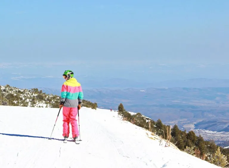 skiløber på et skisportssted i Borovets, Bulgarien